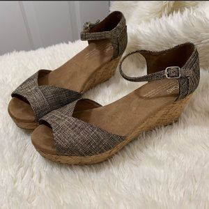 TOMS Wedge Sandals cork gold bronze color Size 7